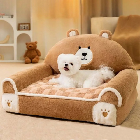 chien heureux sur son canape chien